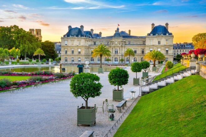 Skip-the-line Versailles Palace Half-Day Guided Tour - Additional Services and Options