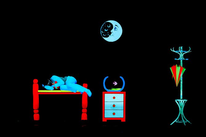 Skip the Line: WOW Show Black Light Theater in Prague Ticket - Performance Features