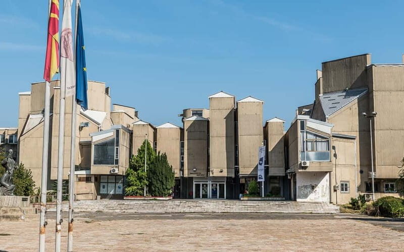 Skopje: Yugoslav Communist Tour on 2 wheels - The Roma Neighborhood – Shuta