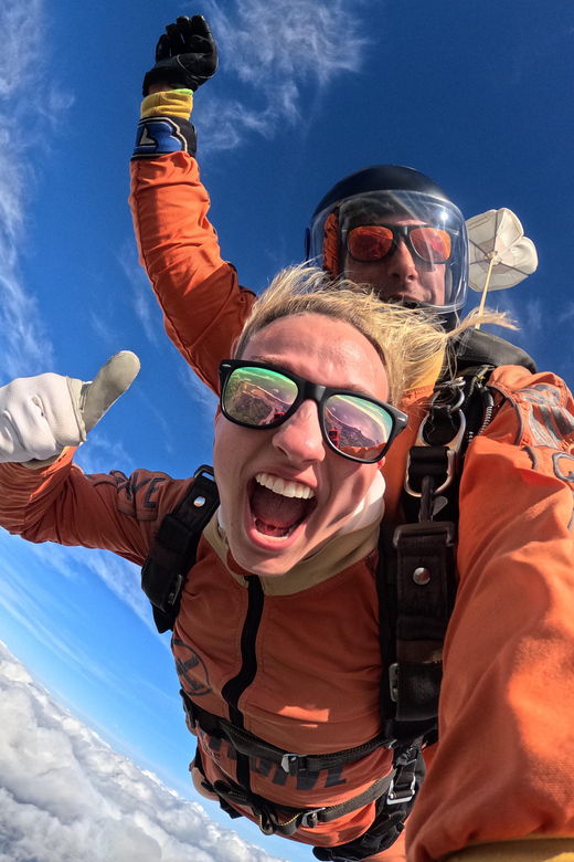 Skydive Algarve: Tandem Skydiving 10.000ft (up to 15.000ft) - Frequently Asked Questions