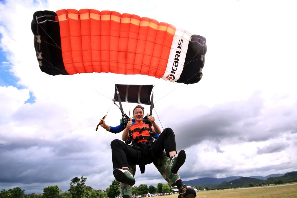 Skydive From an Airplane at 13,000 Feet - Booking and Payment Options