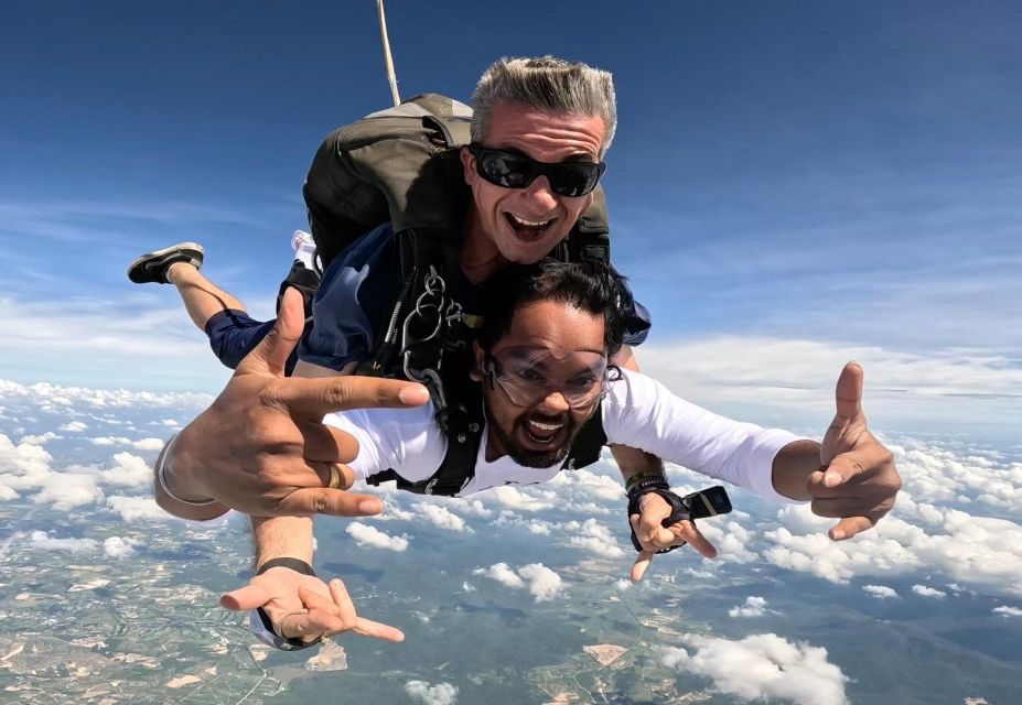 Skydive From an Airplane at 13,000 Feet - Inclusions and Exclusions
