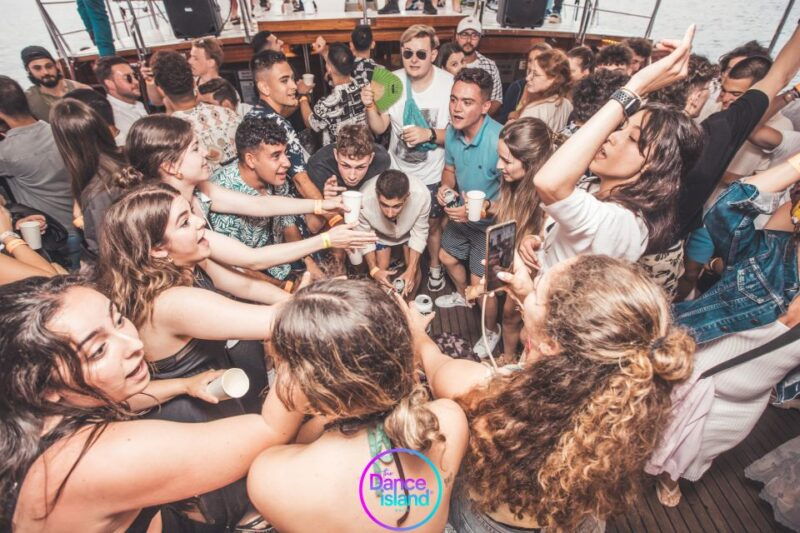 Sliema: Sailboat Party with an Open Bar, Food, and Swimming - FAQ