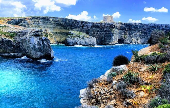 Sliema/St. Pauls: Gozo, Comino & Blue Lagoon Ferry Cruise - Onboard Amenities and Facilities