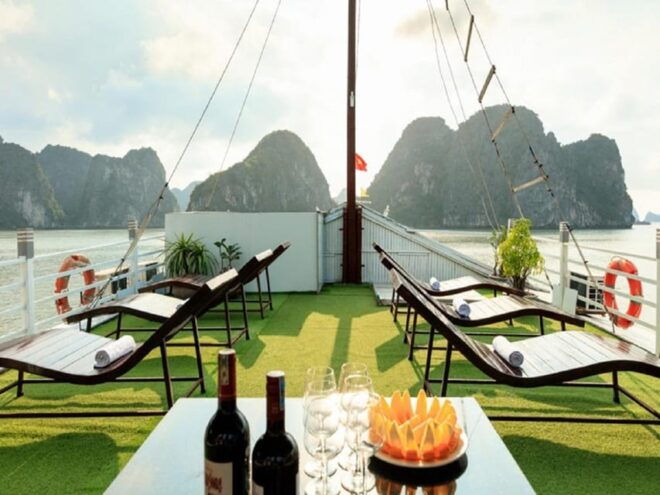 Small Boutique Oriental Cruise Ha Long Bay 2 Day 1 Night - Dining Experience