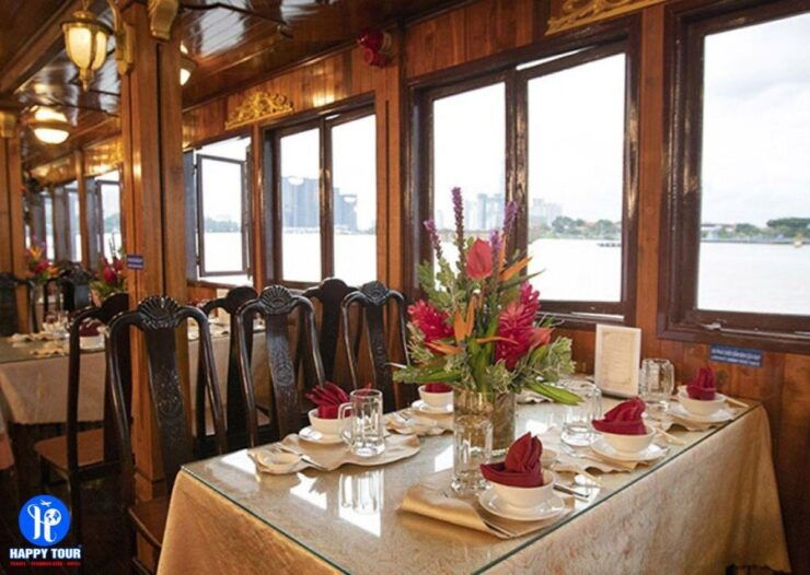 Small Dinner on Cruise in Saigon River - Location and Setting