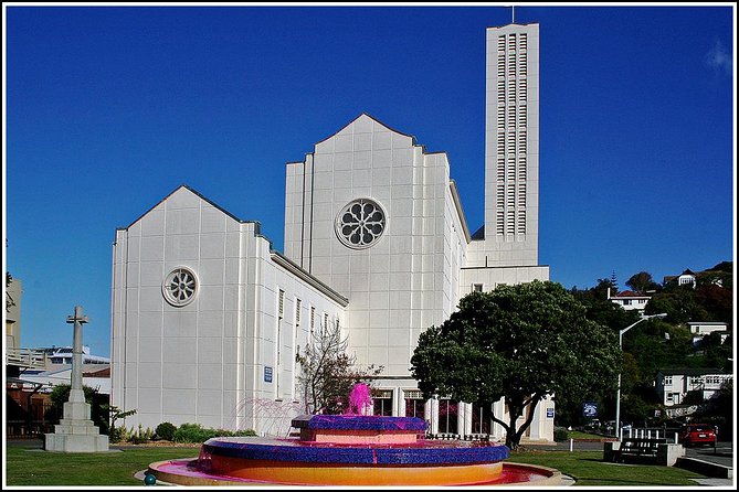 Small Group 2.5-Hour Napier History and Art Deco Tour - Marine Parade Visit