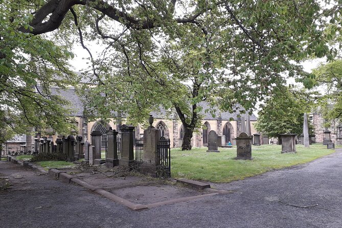 Small-Group 90-minute Tour in Greyfriars Kirkyard - Cancellation Policy