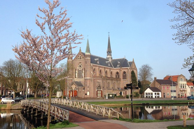 Small Group Alkmaar City Walking Tour - Pricing and Booking