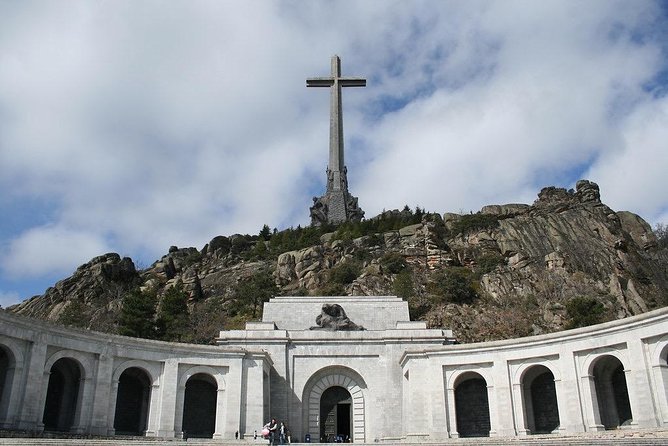 Small-Group Avila Highlights Day Trip From Madrid - Guided Tour to Medieval Churches and Monasteries