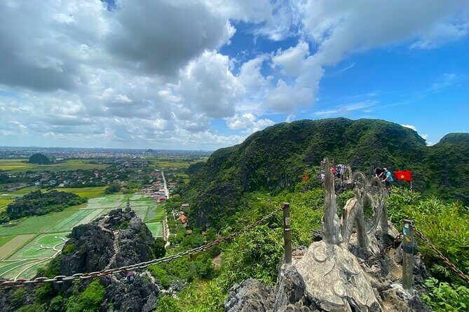 Small Group Discover Hoa Lu, Tam Coc, Mua Caves with Local House - FAQ