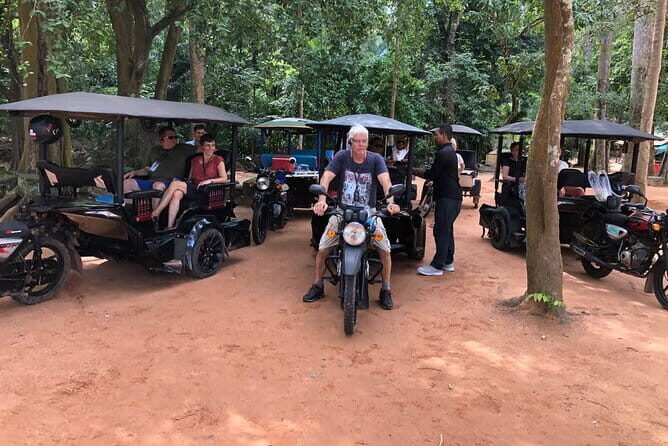 Small-Group Explore Angkor Wat Sunrise Tour with Guide - Good To Know