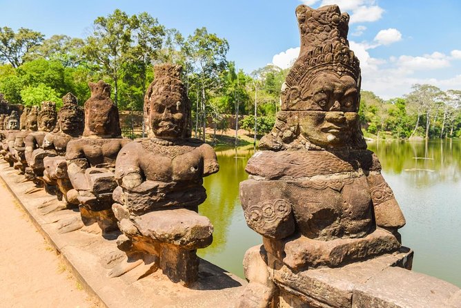 Small-Group Explore Angkor Wat Sunrise Tour With Guide From Siem Reap - Stunning Sunrise Views Over Angkor Wat