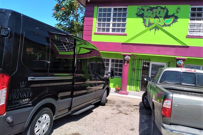 Small Group/ Family Private Roundtrip Airport Shuttle - The Sum Up
