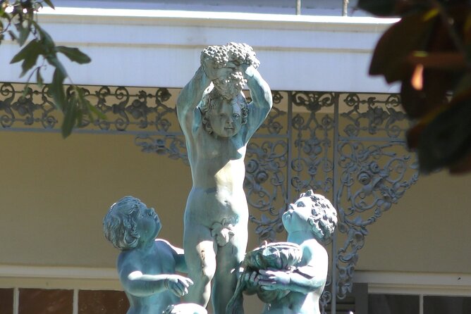 Small Group Glamorous Garden District Tour - Lafayette Cemetery
