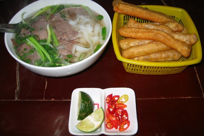 Small Group Hanoi Evening Tour With Cyclo and Water Puppet Show With Food - Water Puppet Show at Thang Long Theater