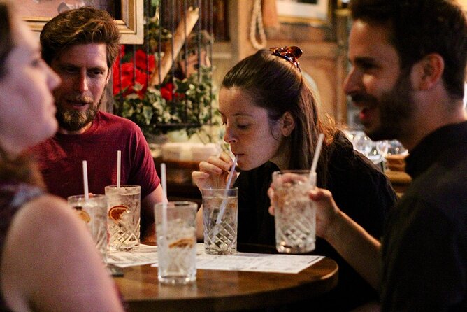 Small-Group History of Gin Guided Tour in London With Tasting - Uncovering Londons Gin History