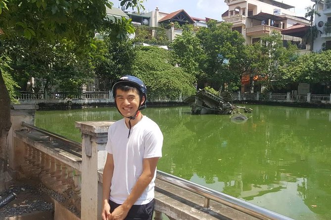 Small-Group Motorbike Sightseeing and Food Tour in Hanoi - Experienced Tour Guides