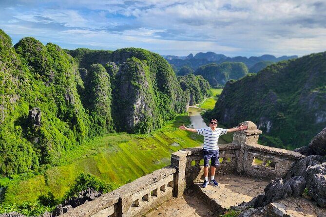 Small Group of 11 Discover Ninh Binh: Hoa Lu, Tam Coc, Mua Caves - What Sets This Tour Apart?