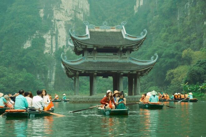Small Group of 9 Guided Tour: Trang An, Mua Cave, Bich Dong - Group Size Benefits