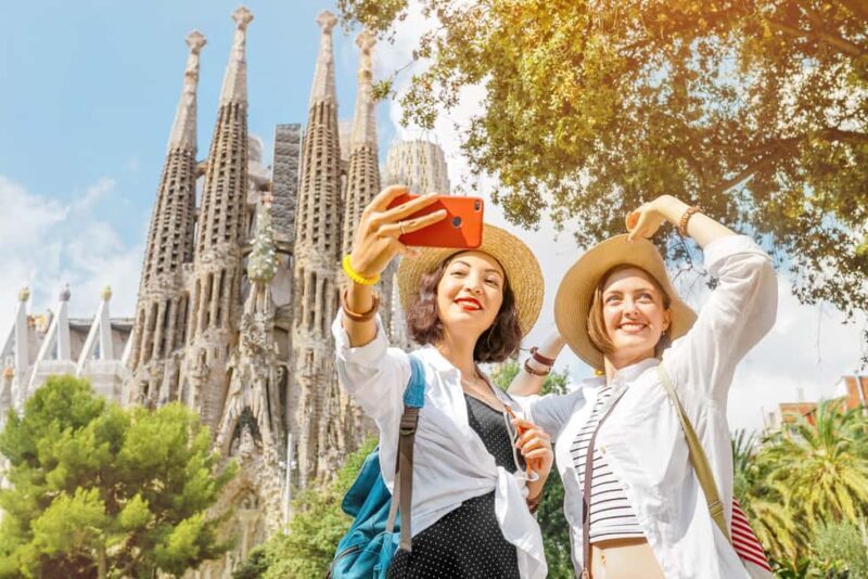 Small-Group Sagrada Familia Fully Guided Tour - FAQs