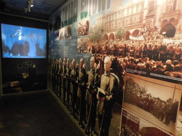 Small Group Schindler Factory and Ghetto Tour With Guide - Sightseeing at Former Ghetto Sites