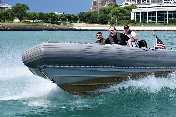 Small-Group Sightseeing Boat Tour in Chicago - Small Group Experience