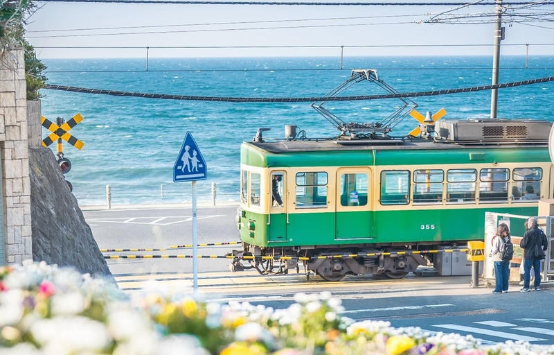 Small group tour for 9 people | One-day tour of Kamakura and Enoshima | Includes Enoden experience & Enoshima & Kamakurakoko-mae Station & Kamakura Great Buddha & Tsurugaoka Hachimangu Shrine | Round trip from Tokyo | Hotel pick-up and drop-off + Chinese - Tokyo to the Shonan coast in one day