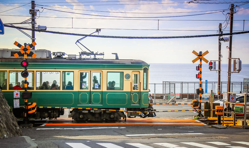 Small group tour for 9 people | One-day tour of Kamakura and Enoshima | Includes Enoden experience & Enoshima & Kamakurakoko-mae Station & Kamakura Great Buddha & Tsurugaoka Hachimangu Shrine | Round trip from Tokyo | Hotel pick-up and drop-off + Chinese - What the driver does, and what a guide may not