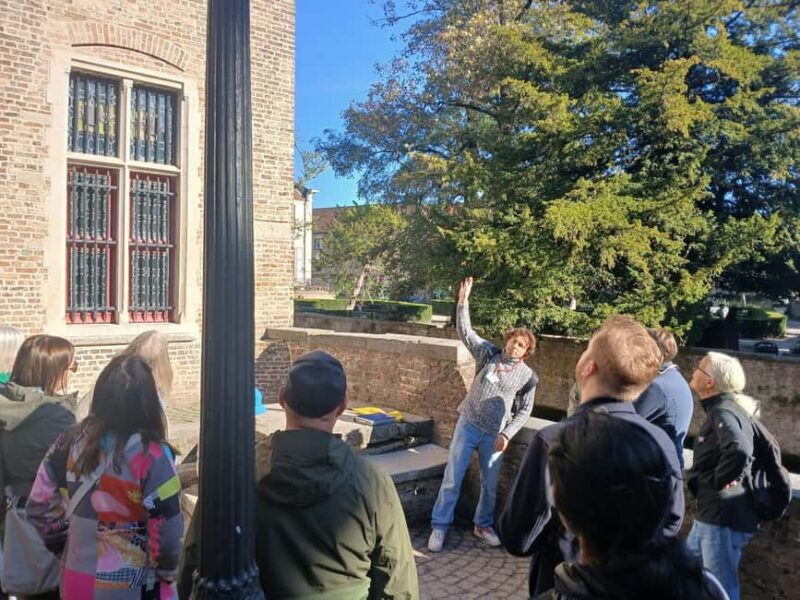 Small-Group Tour of Bruges with a local. Free Praline - Good To Know