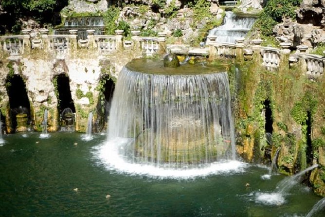 Small-Group Tour of Hadrians Villa and Villa Deste From Rome - Tour Guides