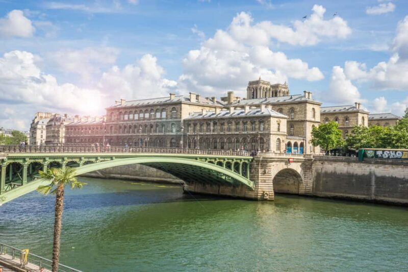 Small group tour of Paris: Ile de la Cité & Ile Saint-Louis - The Highlights and Why They Matter