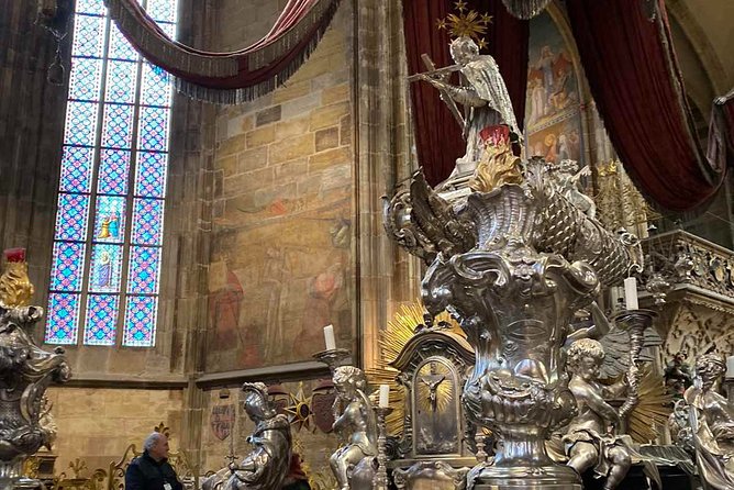 Small-Group Tour of Prague Castle With Visit to Interiors - Meeting Point Details