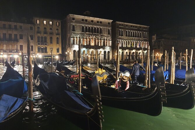 Small Group Tour of Venice by Night With an Expert Local Guide - Guide Expertise