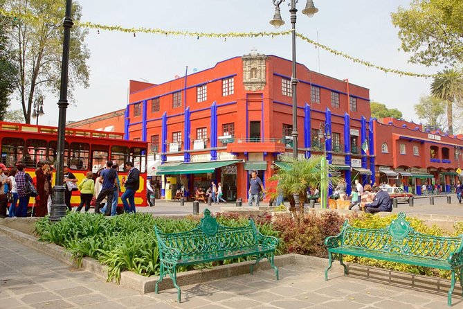 Small Group Tour of Xochimilco and Coyoacán From Mexico City - Traditional Mariachi Music