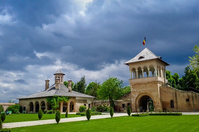 Small Group Tour to Mogosoaia Palace and Snagov Monastery - Itinerary