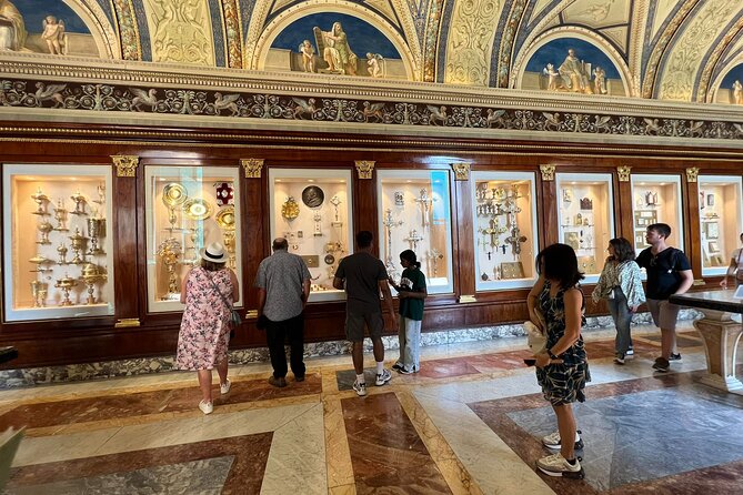 Small Group Tour to the Vatican Museum, Sistine Chapel & Basilica - Meeting Point Details