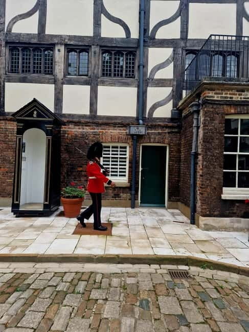 Small Group Tower of London, Crown Jewels & White Tower Tour - FAQ