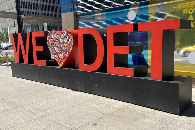 Small Group Walking Bar Tour - An In-Depth Look at the Detroit Small Group Walking Bar Tour