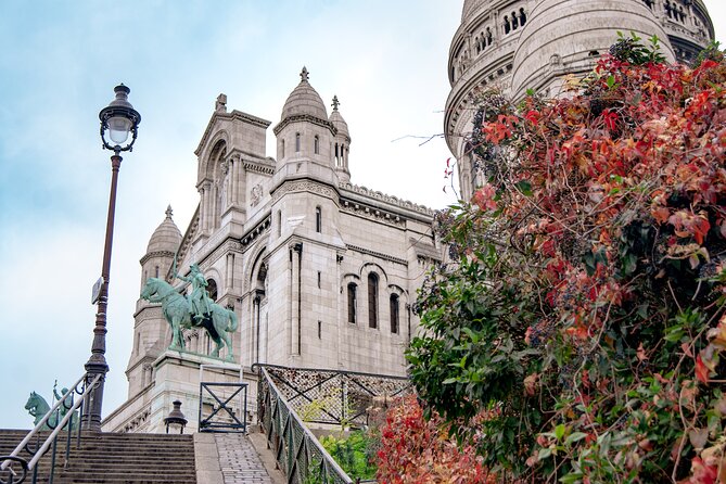 Small Group Walking Tour in Montmartre - Small Group Sizes