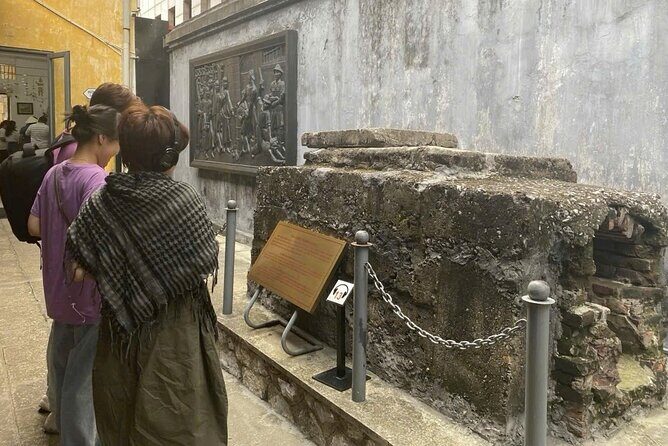 Small Group_Hanois Untold History Tour with locals and veterans - An In-Depth Look at Hanoi’s Untold Stories