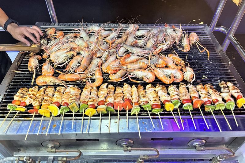 Smile Riverside Dinner Cruise in Bangkok - Is the Smile Riverside cruise right for you?