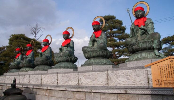 Snow Monkeys, Nagano, Zenkoji Temple & Sake Day Trip - Zenko-ji Temple Experience