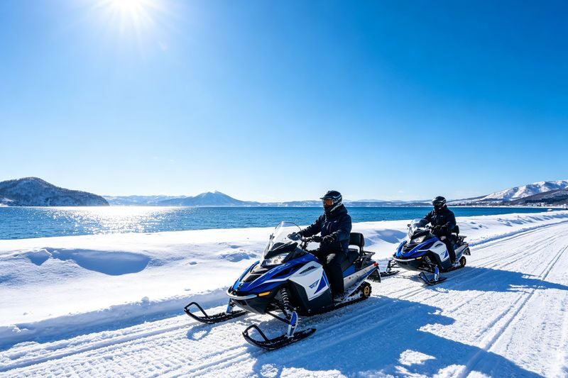(Snow Viewing Limited) Hokkaido Noboribetsu Jigokudani / Lake Toya / Lake Hill Farm / Showa-shinzan | Optional Snowmobile Experience | Departing from Sapporo | English and Chinese Speaking Guide - Showa-shinzan Bear Park and its extra fee