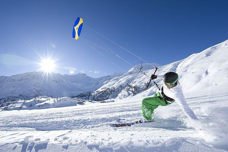 Snowkiting School on the Simplon Pass - Experience Snowkiting on Simplon Pass