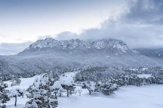 Snowy Mt. Seorak and In-je Maebawi Icewall One Day Tour - Attractions to Explore
