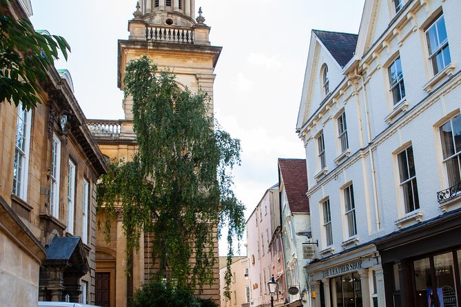 Social Distancing Specialised Oxford University Walking Tour With Student Guides - Common Questions