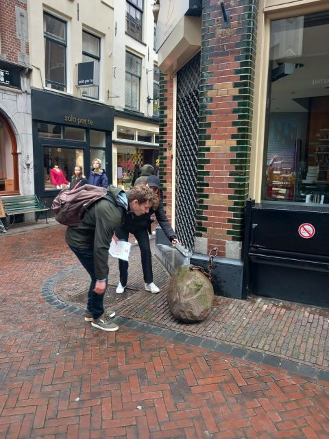 Soest: Murder Crime Game Self-Guided Interactive Tour - Gather Clues and Take Group Selfies at Specific Locations