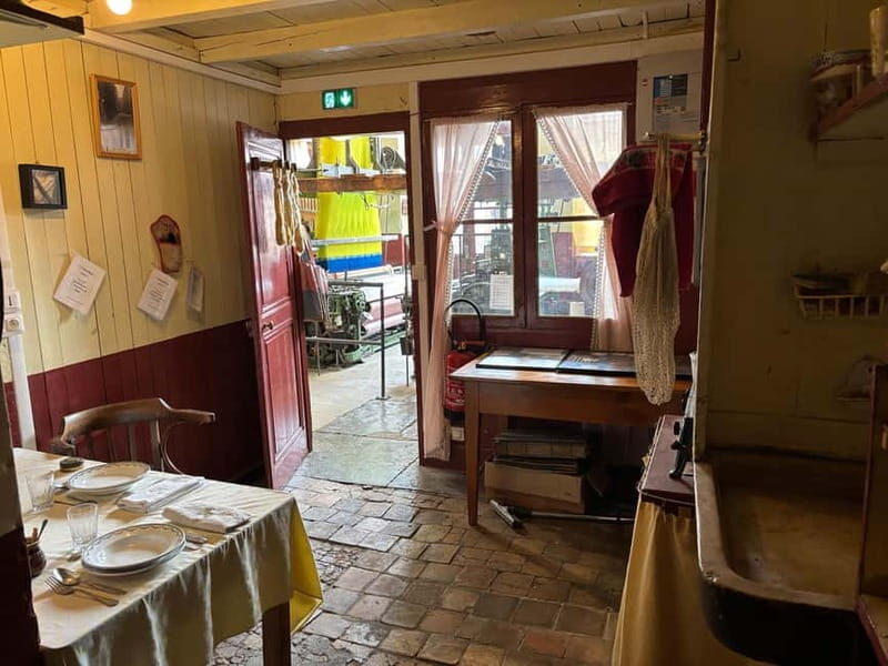 Soierie Vivante's weaving workshops : tours and demos - FAQ