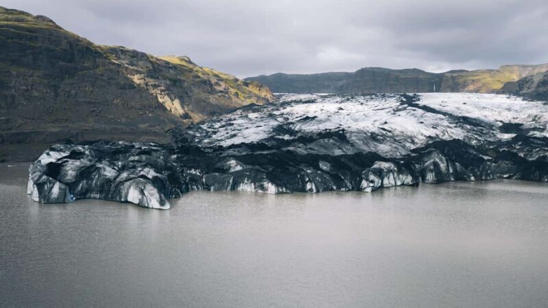 Sólheimajökull: Glacier Hike and Blue Ice Cave Tour - The Guide Experience and Expertise